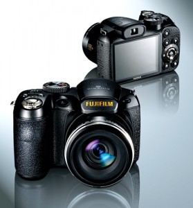 FUJIFILM FINEPIX S2800 HD CAMERA! :)